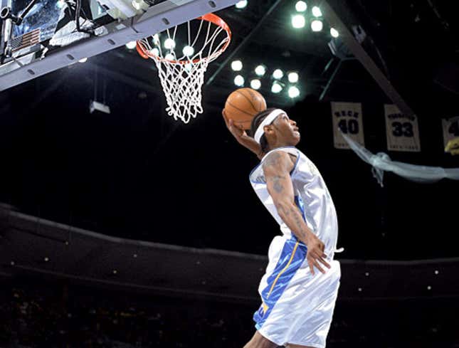 Image for article titled Carmelo Anthony Airballs Slam-Dunk
