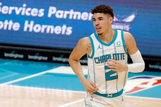 Image for article titled It Was Fun While It Lasted: LaMelo Ball Out for Season With Fractured Wrist
