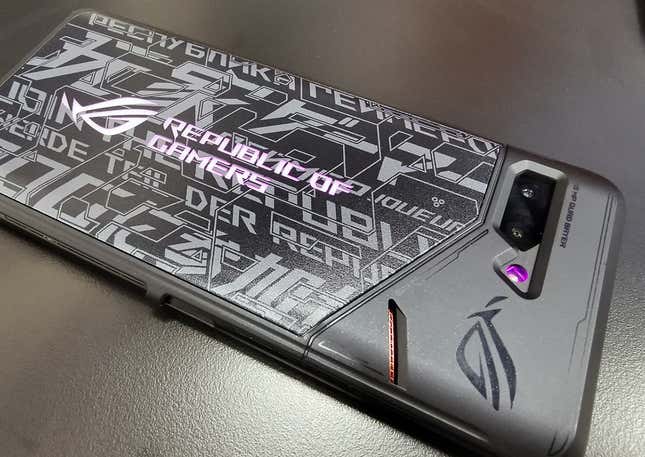 Imagen para el artículo titulado Asus ROG Phone II: la mejor consola portátil ha resultado ser un móvil Android