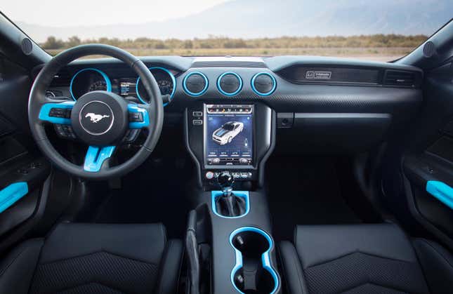 Imagen para el artículo titulado Ford ha creado un Mustang completamente eléctrico de 900 caballos, pero no podrás comprarlo