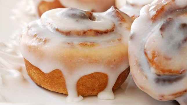 Image for article titled Cut Cinnamon Rolls With Dental Floss