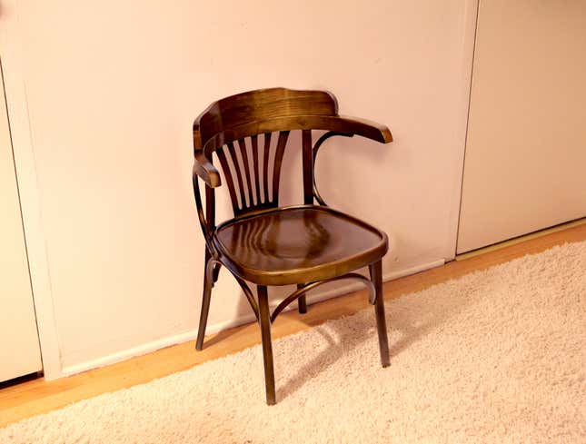 Image for article titled Weird Wooden Chair Pressed Into Service For Thanksgiving