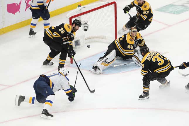 Image for article titled Vladimir Tarasenko Nearly Ripped Himself In Half Scoring This Goal