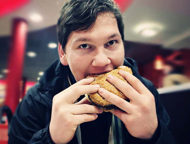 Image for article titled Man Wouldn’t Be Eating At Red Robin If He Knew Bus Was Going To Hit Him In 18 Minutes