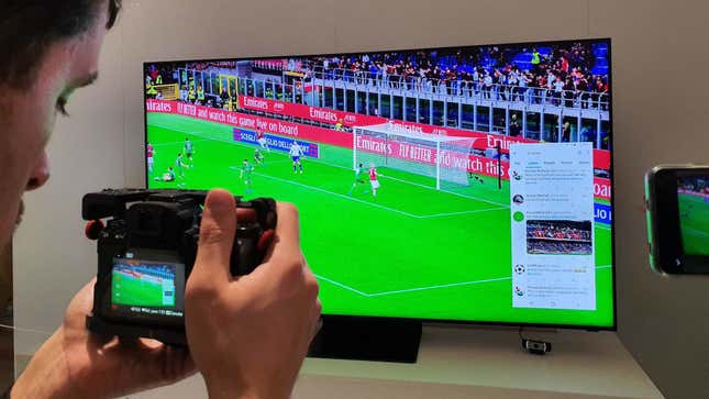 Imagen para el artículo titulado Pantalla sin bordes, sonido en 3D y la voz de Alexa: así son los nuevos televisores QLED de Samsung
