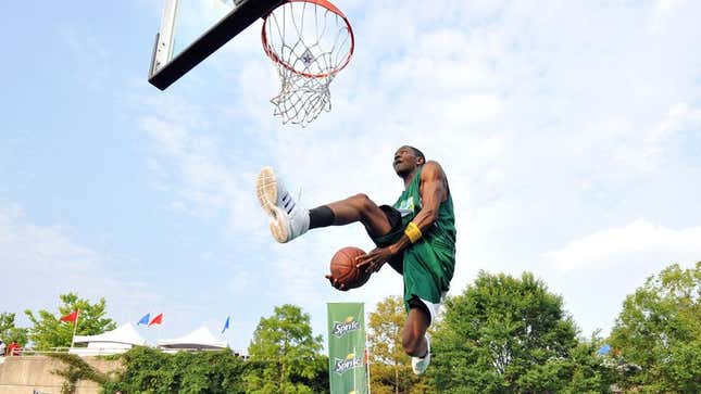 Image for article titled Dunk Contest No Longer A Big Deal Now That 85 Percent Of Populace Can Dunk