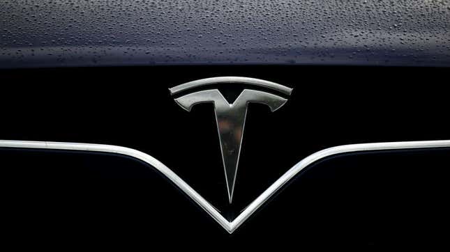 Imagen para el artículo titulado El Autopilot de Tesla se activa 'fácilmente' para que funcione sin nadie al volante
