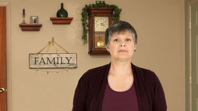 Image for article titled Mom Brings Home Little Plaque That Says ‘Family’