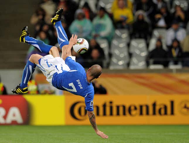 Image for article titled Italy&#39;s Simone Pepe Performs World Cup&#39;s First-Ever Tricycle Kick