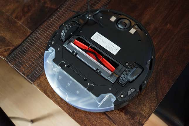 Imagen para el artículo titulado Roborock S6 MaxV, un robot aspirador potente y fácil de mantener que además te deja espiar tu propia casa