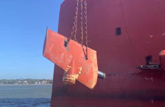 Image for article titled A Chain Just Cut Through A Capsized Cargo Ship Filled With Cars And The Process Is Fascinating (UPDATE W/VIDEO)