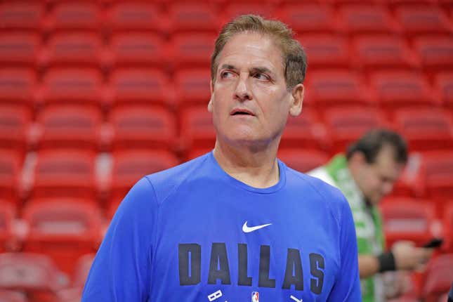 Mark Cuban gave fans two minutes back and no one noticed.