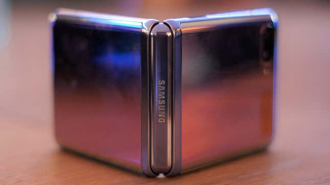 Imagen para el artículo titulado El Samsung Galaxy Z Flip es un teléfono precioso y sorprendentemente robusto