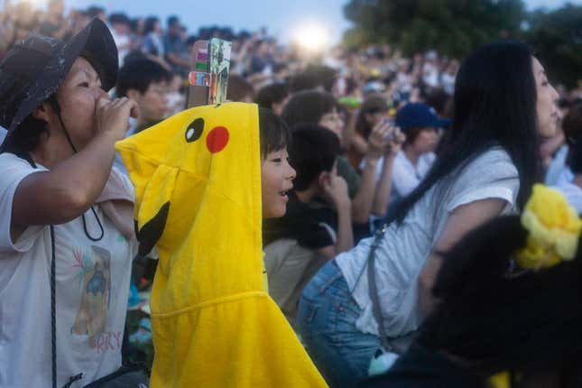 Image for article titled In Photos: 2,000 Dancing Pikachus (And Their Fans) Take Over Yokohama, Japan