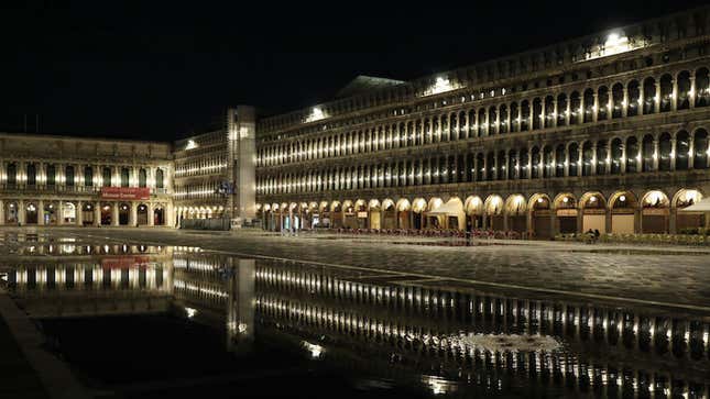 On March 8, San Marco Square in Italy was completely empty.