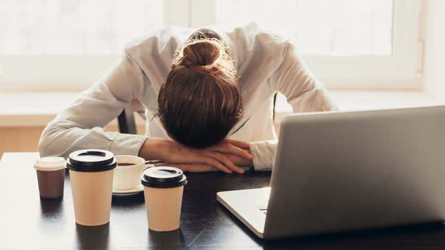 Imagen para el artículo titulado Por qué estás cansado todo el tiempo aunque duermas bien