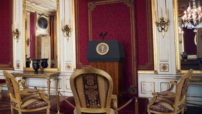Image for article titled Trump Unveils Exclusive Double Platinum–Level Press Room For Only Select Few Journalists