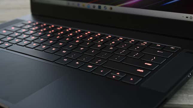 Imagen para el artículo titulado El Razer Blade 15 Advanced es el MacBook Pro de los portátiles para gamers
