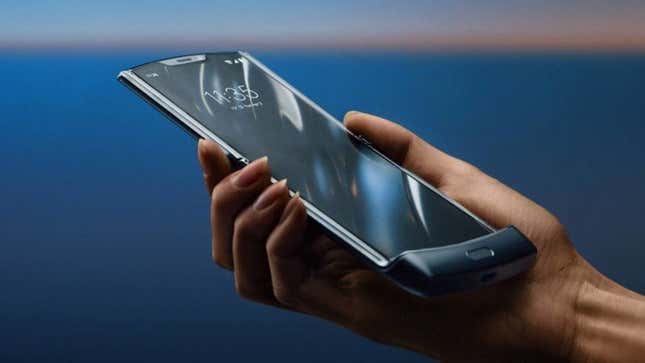 Imagen para el artículo titulado El nuevo Motorola Razr es una belleza con pantalla plegable y un precio algo menos escandaloso