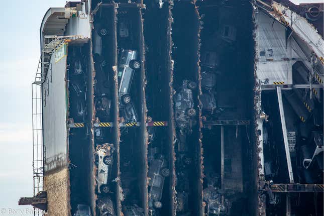 Image for article titled A Chain Just Cut Through A Capsized Cargo Ship Filled With Cars And The Process Is Fascinating (UPDATE W/VIDEO)