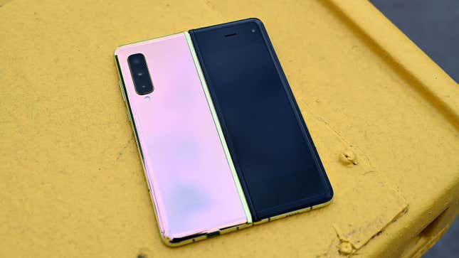 Imagen para el artículo titulado Samsung, ¿qué diablos estás haciendo con la tecnología "plegable"?