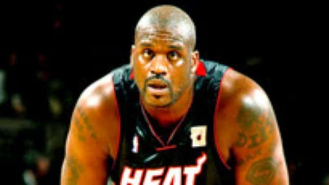 Image for article titled Shaquille O&#39;Neal Stands Flat-Footed Under Basket For Entire Game