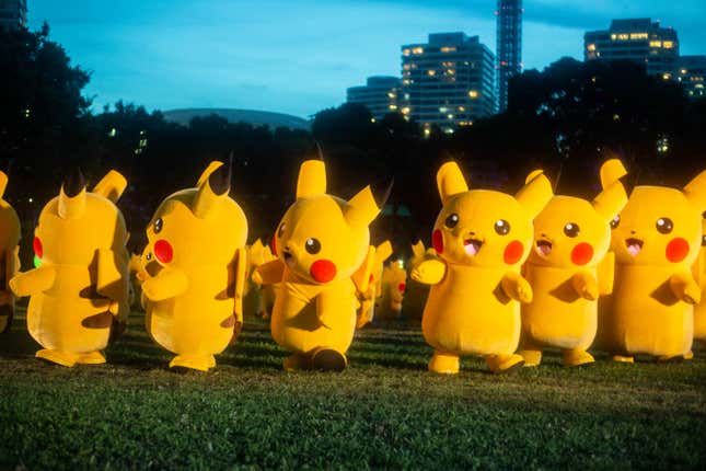 Image for article titled In Photos: 2,000 Dancing Pikachus (And Their Fans) Take Over Yokohama, Japan
