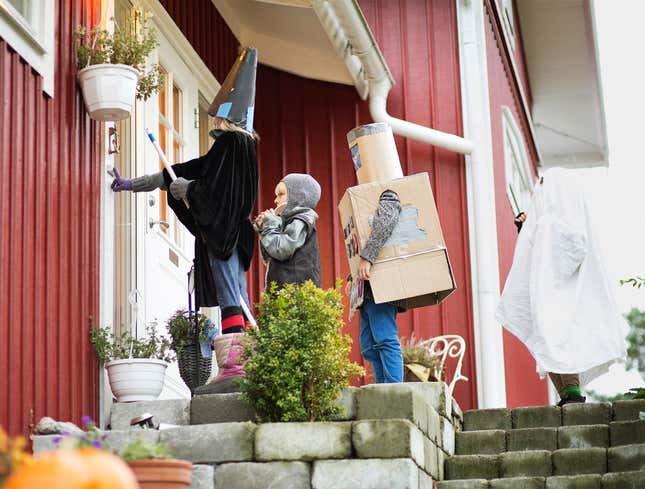 Image for article titled Alpha Trick-Or-Treater Established By Third House