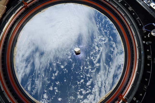 Imagen para el artículo titulado Los cinco huevos de Pascua que viajan a bordo del rover Perseverance de la NASA