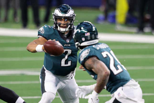 Image for article titled Ranking where all 32 NFL teams stand with their QBs, from best to worst