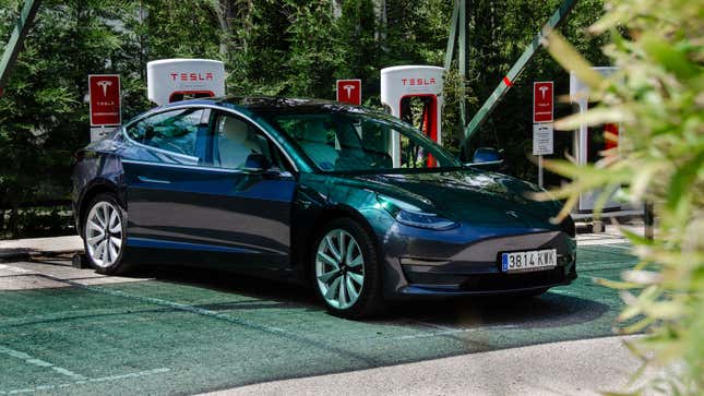 Imagen para el artículo titulado 36 cosas que aprendí sobre el Tesla Model 3 tras probarlo a fondo