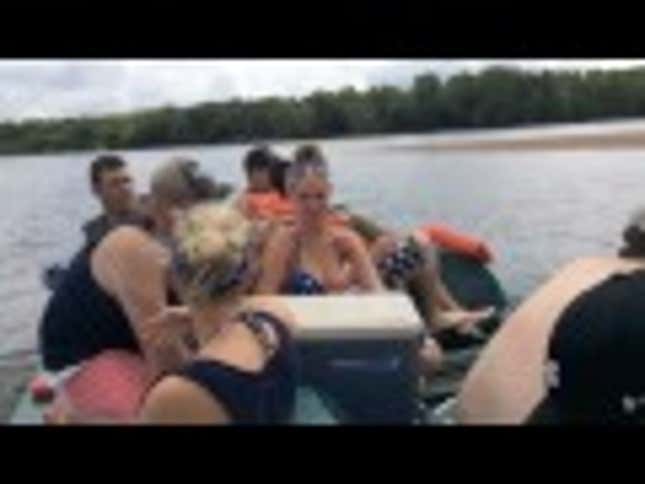 Here's Why You Should Never Propose On a Boat