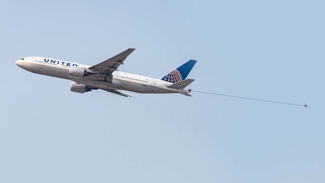 Image for article titled New United Ultra Economy Class Tickets Lets Passengers Get Dragged Behind Plane By Giant Rope