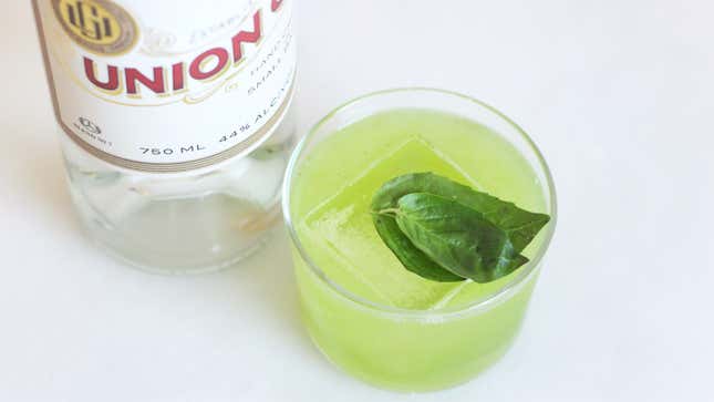 Image for article titled Combat Bad Winter With a Basil Gin Lemonade