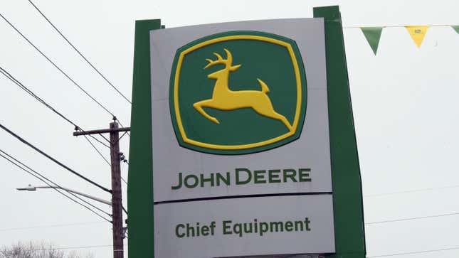 Image for article titled John Deere Lied For Years About Making Its Tractors Easier To Service