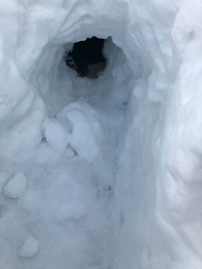 Image for article titled A Tesla Engineer's Jeep Ended Up Under 10 Feet of Snow for Months and It's Still There
