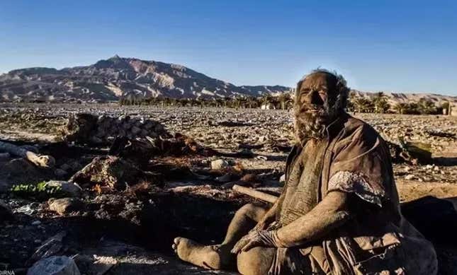 Este hombre lleva 60 años sin ducharse. Sí, en serio. (Imagen vía Quora).