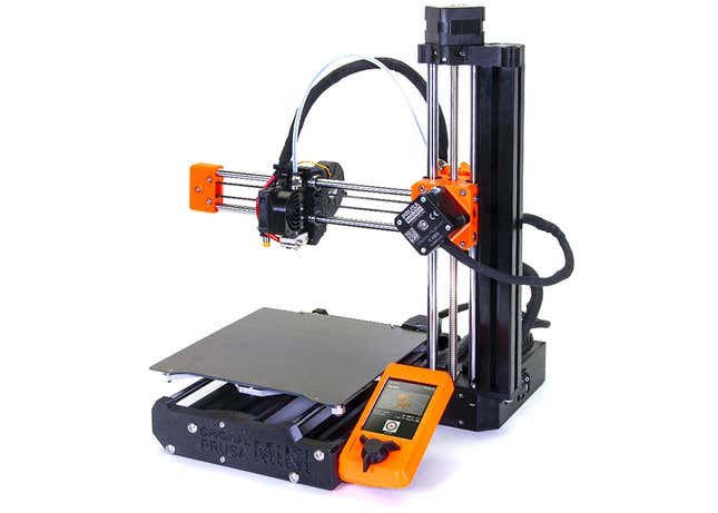 Imagen para el artículo titulado Probé una impresora 3D, imprimí un huevo de Juego de Tronos y ahora no puedo parar: mi experiencia como Maker
