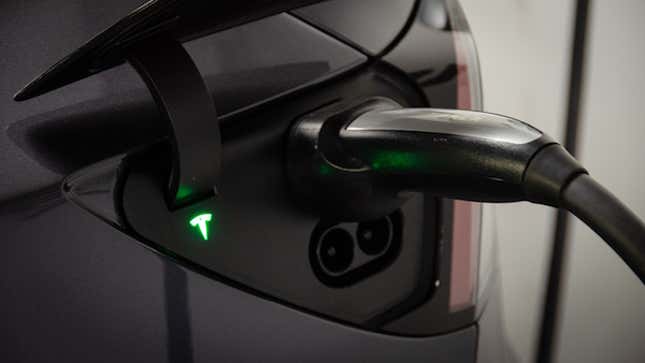 Imagen para el artículo titulado 36 cosas que aprendí sobre el Tesla Model 3 tras probarlo a fondo