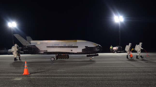Image for article titled Top Secret Spaceplane Lands in Florida After Spending Over 2 Years in Orbit