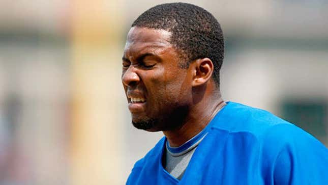 Image for article titled Milton Bradley To Give Every Second Out Ball To Fans So He Doesn't Look Like An Idiot