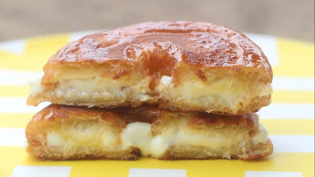 Image for article titled Doughnuts Are an Excellent Sandwich Bread