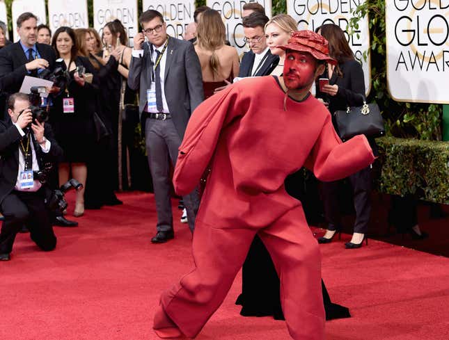 Image for article titled Ryan Gosling Sneaks Past Paparazzi In Full-Body Red Carpet Camouflage