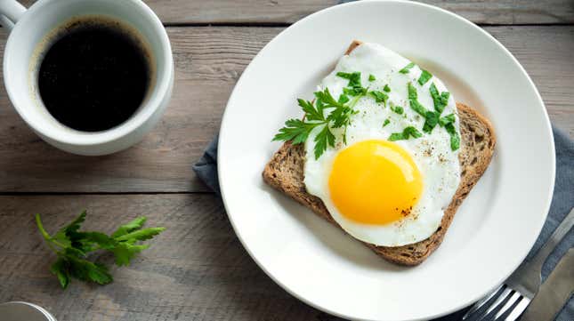 Image for article titled Make Sunny-Side Up or Poached Eggs in the Microwave