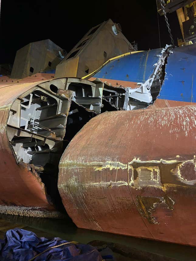 Image for article titled A Chain Just Cut Through A Capsized Cargo Ship Filled With Cars And The Process Is Fascinating (UPDATE W/VIDEO)