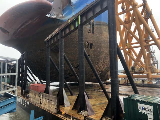 Image for article titled A Chain Just Cut Through A Capsized Cargo Ship Filled With Cars And The Process Is Fascinating (UPDATE W/VIDEO)