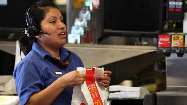 Image for article titled Fast-food workers can now be paid same-day via apps