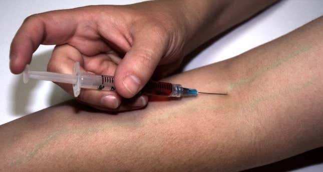 Imagen para el artículo titulado Los expertos alertan: “dejen de inyectarse vacunas caseras para Covid-19”
