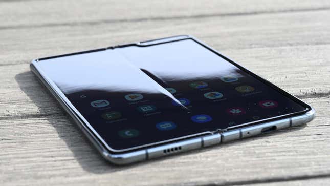 Imagen para el artículo titulado Espero que este rumor sobre el teléfono plegable de Samsung sea real
