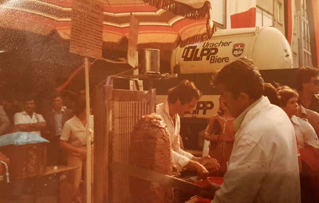 Imagen para el artículo titulado El verdadero origen del kebab (y por qué eso que has comido anoche probablemente no sea auténtico kebab)